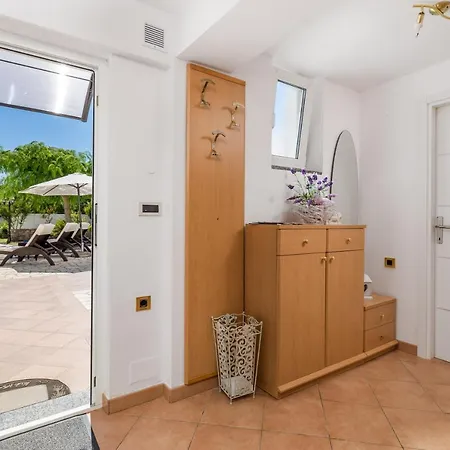 Seastar Villa Kras
